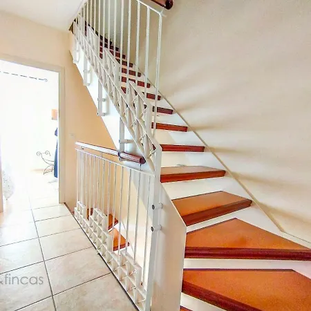 Beautiful 3 Bed Townhouse In Golf *