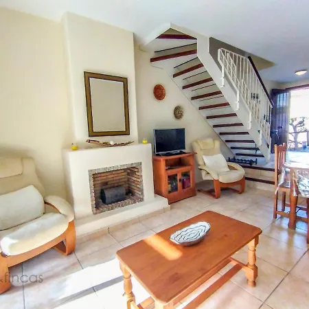 Beautiful 3 Bed Townhouse In Golf Holiday home *