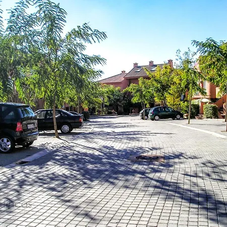 Beautiful 3 Bed Townhouse In Golf Holiday home