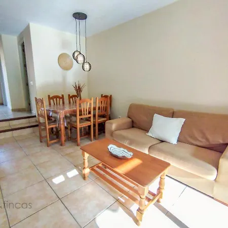 Beautiful 3 Bed Townhouse In Golf *